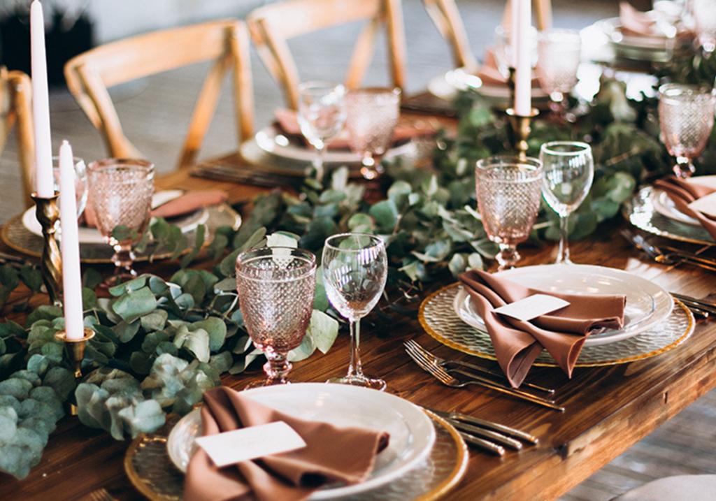 How To Throw A Festive Party - Your Guide To Holiday Hosting