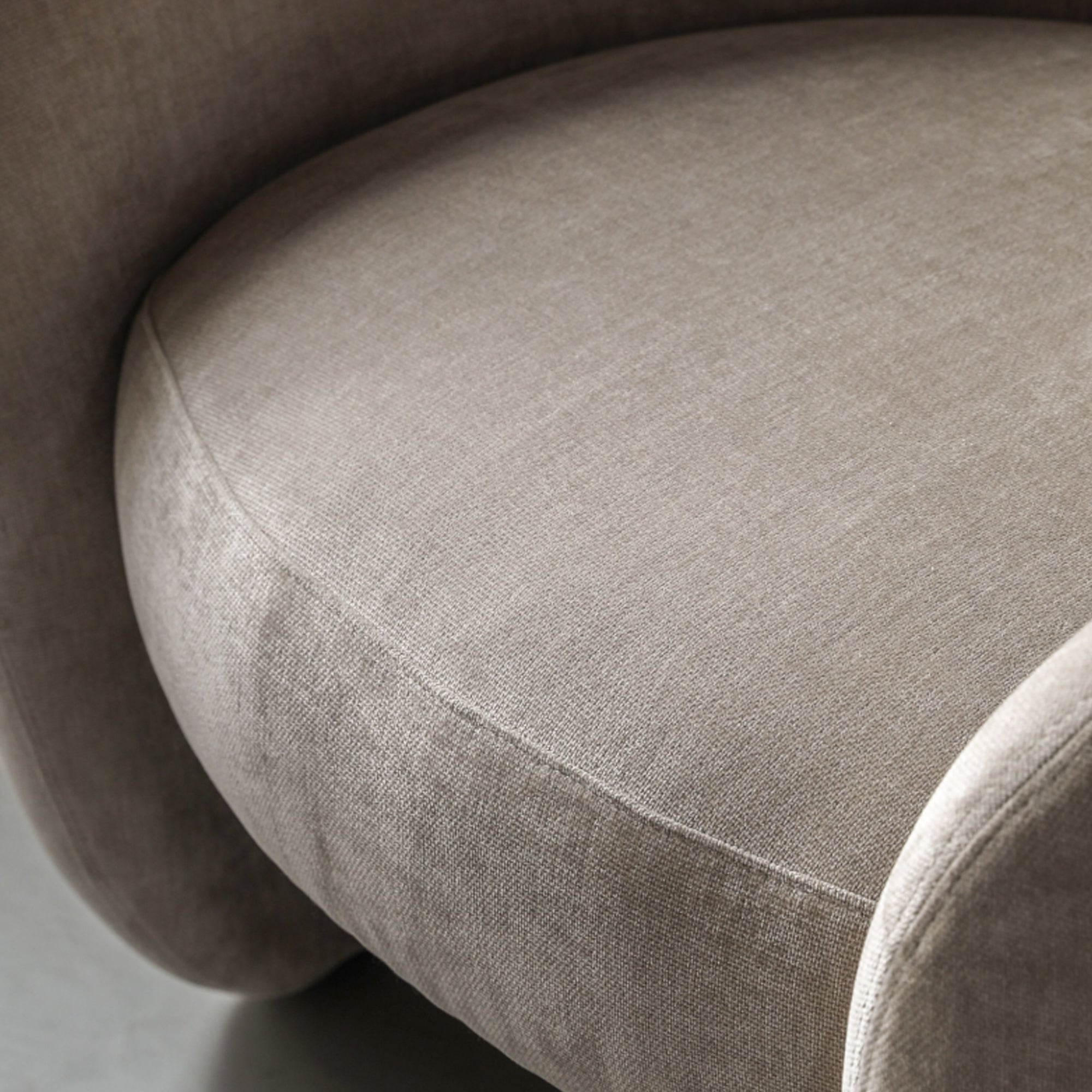 Gallery Curvo Armchair