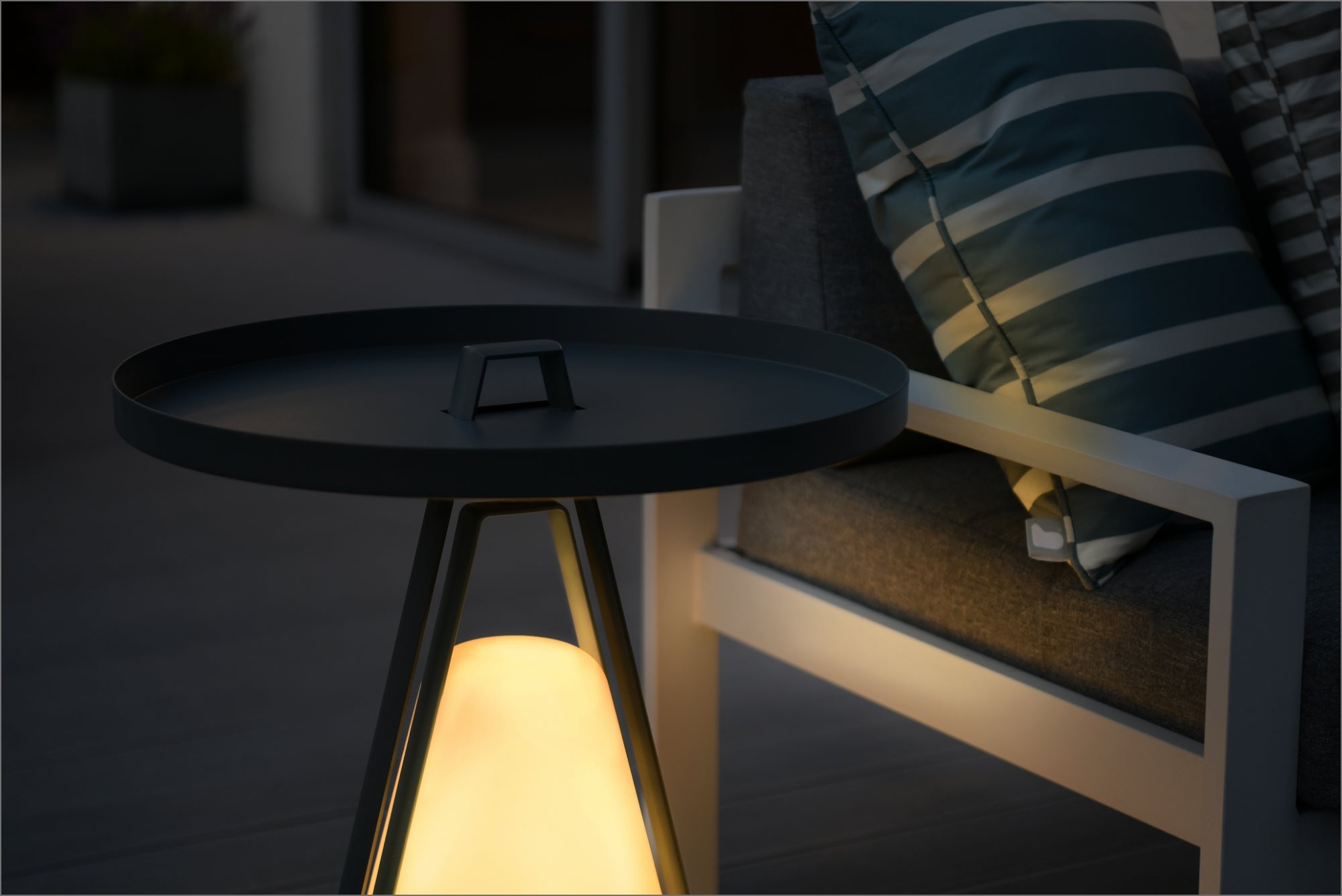 Extreme Lounging B Table